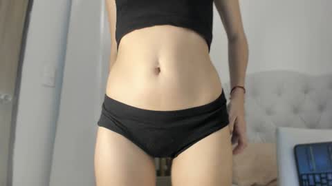 Snapshot of marian_skinny chatting on July 7, 2026, 1:37 pm Marian online show from July 7, 2026, 1:37 pm
