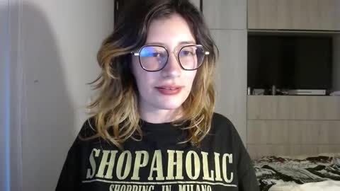 Mariana online show from December 17, 2024, 6:09 pm