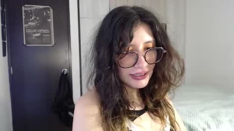 Mariana online show from October 27, 2025, 9:19 pm