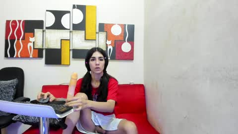 mariana_16_ online show from February 5, 2025, 3:23 am