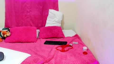 mariana_16_ online show from February 12, 2025, 9:54 pm