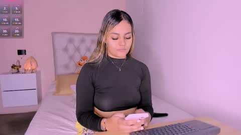 Mariana Roe online show from March 2, 2025, 3:48 pm