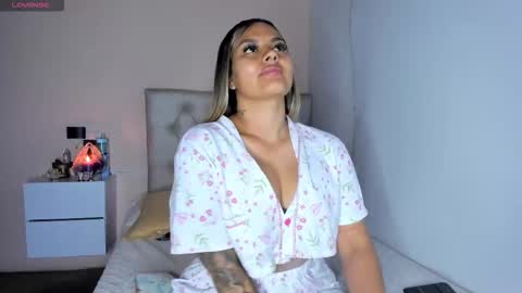 Mariana Roe online show from November 13, 2025, 1:37 am