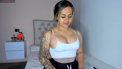 Mariana Roe online show from November 19, 2025, 3:06 am