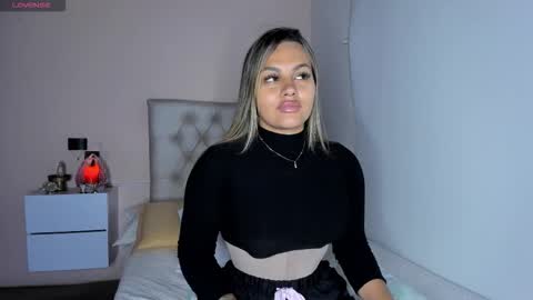 Mariana Roe online show from November 20, 2025, 2:56 am