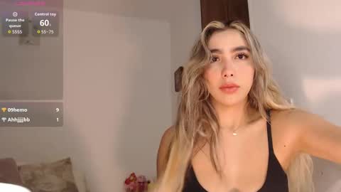 Mariana online show from October 8, 2025, 1:14 am