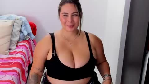 Snapshot of mariana_mr chatting on July 4, 2026, 9:26 am M A R I A N A online show from July 4, 2026, 9:26 am