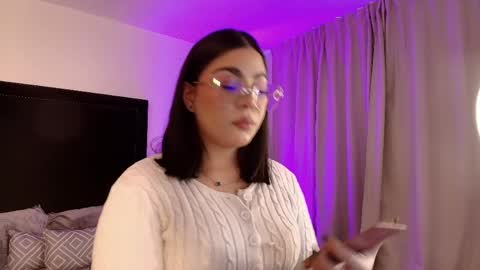 Snapshot of mariana_owen chatting on May 19, 2026, 12:00 pm online show from May 19, 2026, 12:00 pm