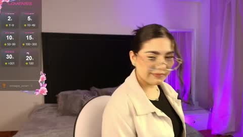Snapshot of mariana_owen chatting on June 4, 2026, 12:44 pm online show from June 4, 2026, 12:44 pm