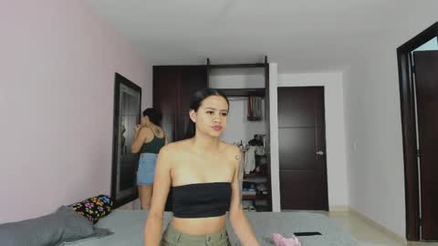 MARIANA Y VALENTINA online show from May 12, 2026, 11:07 am