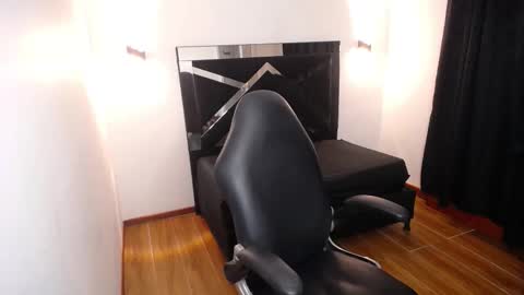 Mariana online show from December 23, 2025, 6:33 am