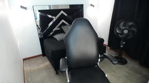 Snapshot of marianarojas_ chatting on April 22, 2026, 8:50 am Mariana online show from April 22, 2026, 8:50 am