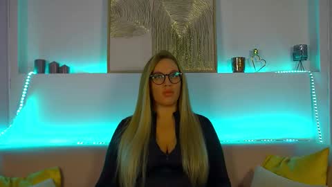 Snapshot of marianeumann chatting on February 19, 2025, 12:55 pm Maria online show from February 19, 2025, 12:55 pm