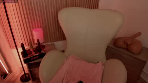 Marian Love  online show from February 20, 2025, 2:02 pm