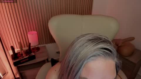 Marian Love  online show from March 3, 2025, 2:59 pm