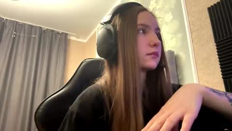 Snapshot of mariannekeetan chatting on December 1, 2025, 9:03 am Aria online show from December 1, 2025, 9:03 am