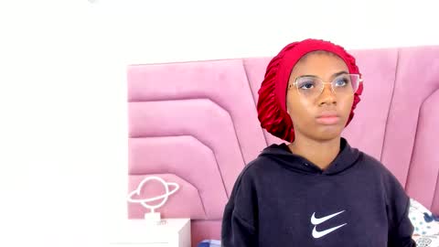 marianrosse online show from October 12, 2025, 7:35 pm