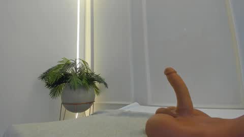 Snapshot of mariapettit chatting on February 23, 2025, 12:27 pm Maria Pettit online show from February 23, 2025, 12:27 pm