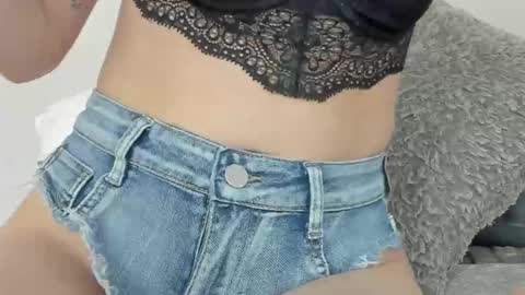 Maria Pettit online show from November 24, 2025, 11:10 am