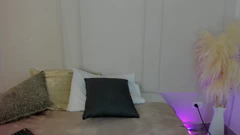 Maria Pettit online show from January 15, 2026, 10:31 am