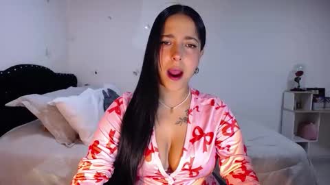 Nicolle online show from October 12, 2025, 2:21 am