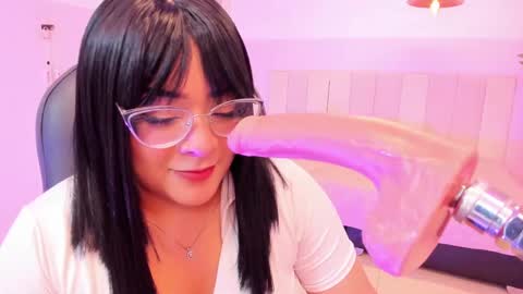 Snapshot of marie_harper chatting on December 13, 2024, 4:00 am Marie online show from December 13, 2024, 4:00 am