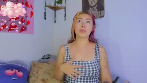 Snapshot of marieetaylor chatting on July 18, 2026, 7:17 pm Mariee online show from July 18, 2026, 7:17 pm