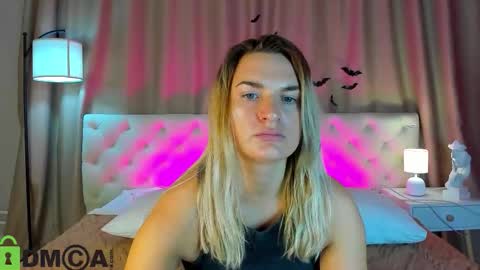 Mariel online show from November 10, 2025, 1:15 am