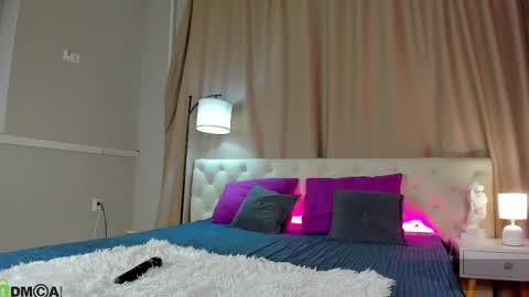 Mariel online show from March 30, 2026, 1:17 am