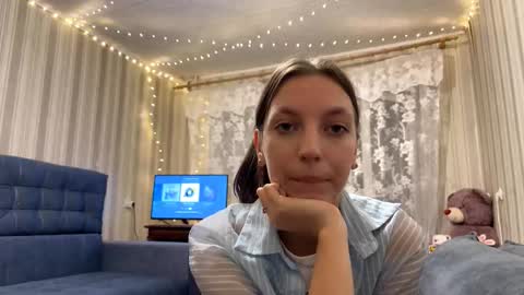 Snapshot of marielamilewski chatting on November 14, 2025, 2:38 pm Marie online show from November 14, 2025, 2:38 pm