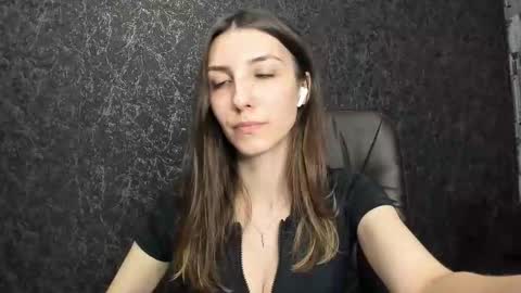 marielleanker online show from September 14, 2025, 9:25 pm