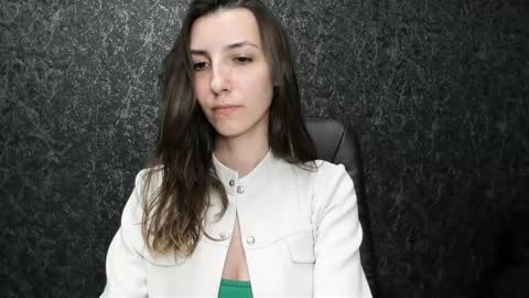 marielleanker online show from September 17, 2025, 5:53 am