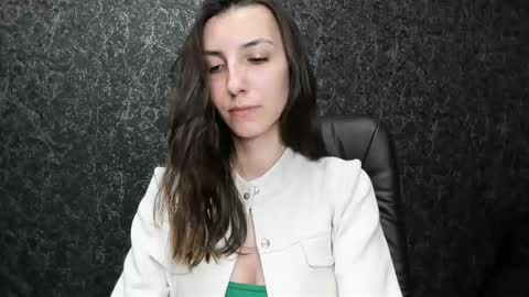 marielleanker online show from October 9, 2025, 3:43 pm