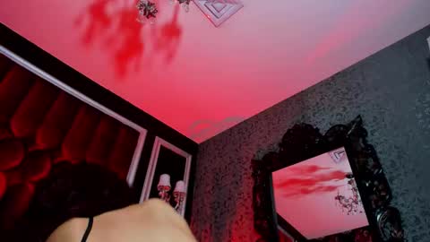 Marie online show from September 29, 2025, 6:35 pm