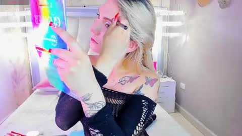 Snapshot of mariluu_ chatting on June 17, 2026, 1:01 pm Mariluu online show from June 17, 2026, 1:01 pm