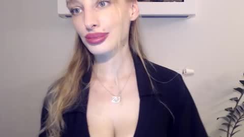 Snapshot of marilyndevilish chatting on January 24, 2025, 9:37 pm MarilynDevilish online show from January 24, 2025, 9:37 pm