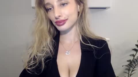 Snapshot of marilyndevilish chatting on January 25, 2025, 12:38 am MarilynDevilish online show from January 25, 2025, 12:38 am