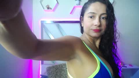 marilynetthan online show from December 20, 2024, 1:22 pm