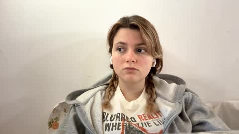 Esma online show from December 3, 2025, 12:03 pm