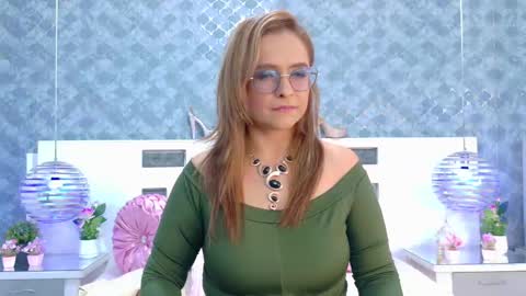 Marilyn Vega online show from September 19, 2025, 8:31 pm