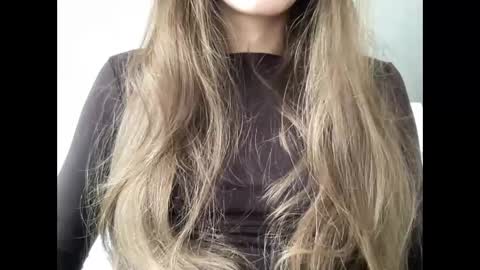 Snapshot of marinalovenow chatting on February 17, 2025, 8:41 am Marina online show from February 17, 2025, 8:41 am