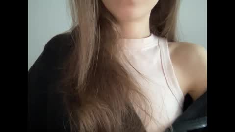 Snapshot of marinalovenow chatting on March 2, 2025, 7:43 am Marina online show from March 2, 2025, 7:43 am