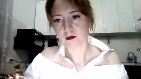 mariza_love359092 online show from February 1, 2026, 9:57 pm