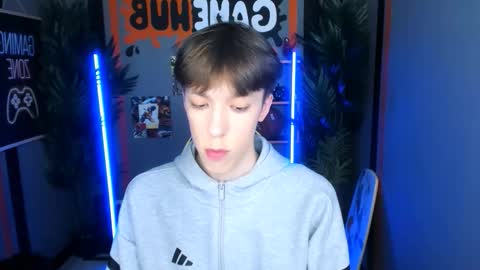 Mark online show from November 8, 2025, 3:23 pm