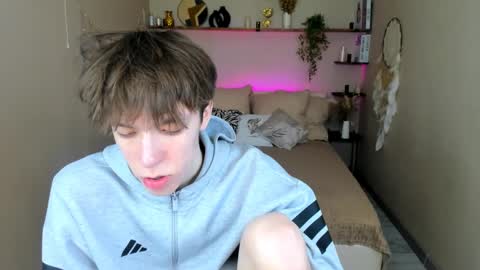 Mark online show from April 10, 2026, 2:44 pm