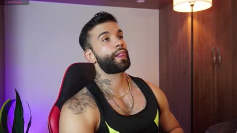 Mark online show from November 14, 2025, 10:18 pm