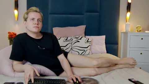 Mark online show from March 26, 2026, 6:52 am