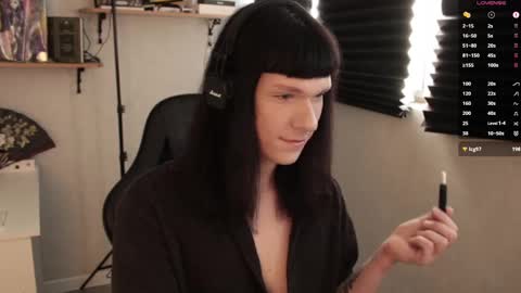 Mark online show from March 1, 2025, 1:07 pm