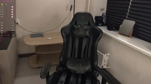 Mark online show from December 5, 2025, 2:58 pm