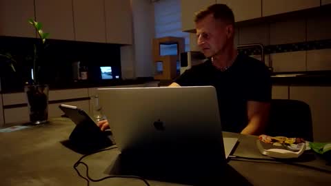 markcgn242649 online show from April 5, 2026, 6:27 pm